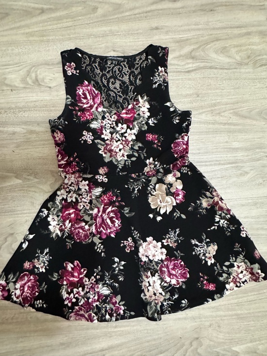 Three Hearts Dresses & Skirts - Three Hearts Black Lace backed dress with scalloped front